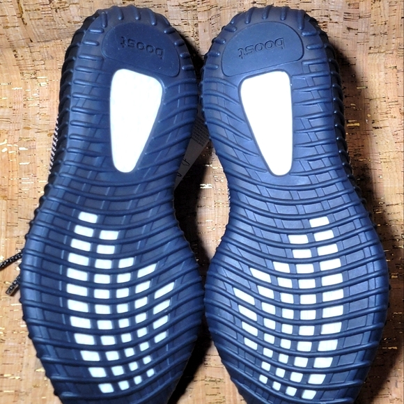 Yeezy Boost 350 V2 Yecheil Men's Size          8.5 New with Tags and Box - Picture 6 of 13